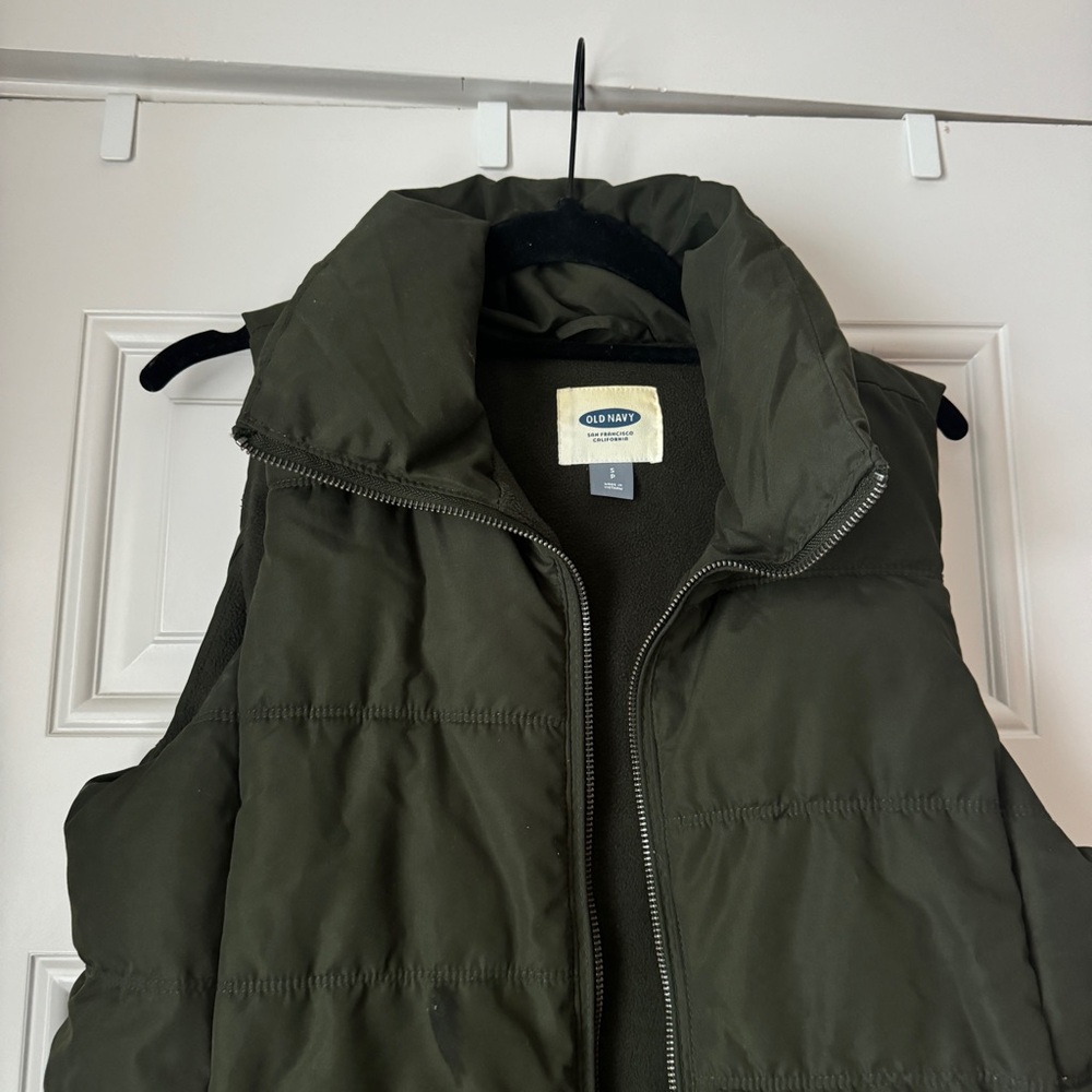 Old Navy Dark Green Quilted Vest - Picture 3 of 10